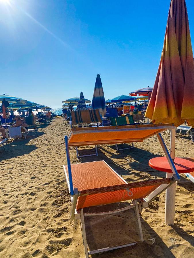 Te Bujtina Hotel- Cozy Stay With Traditional Breakfast Near Beach Golem  Exterior foto