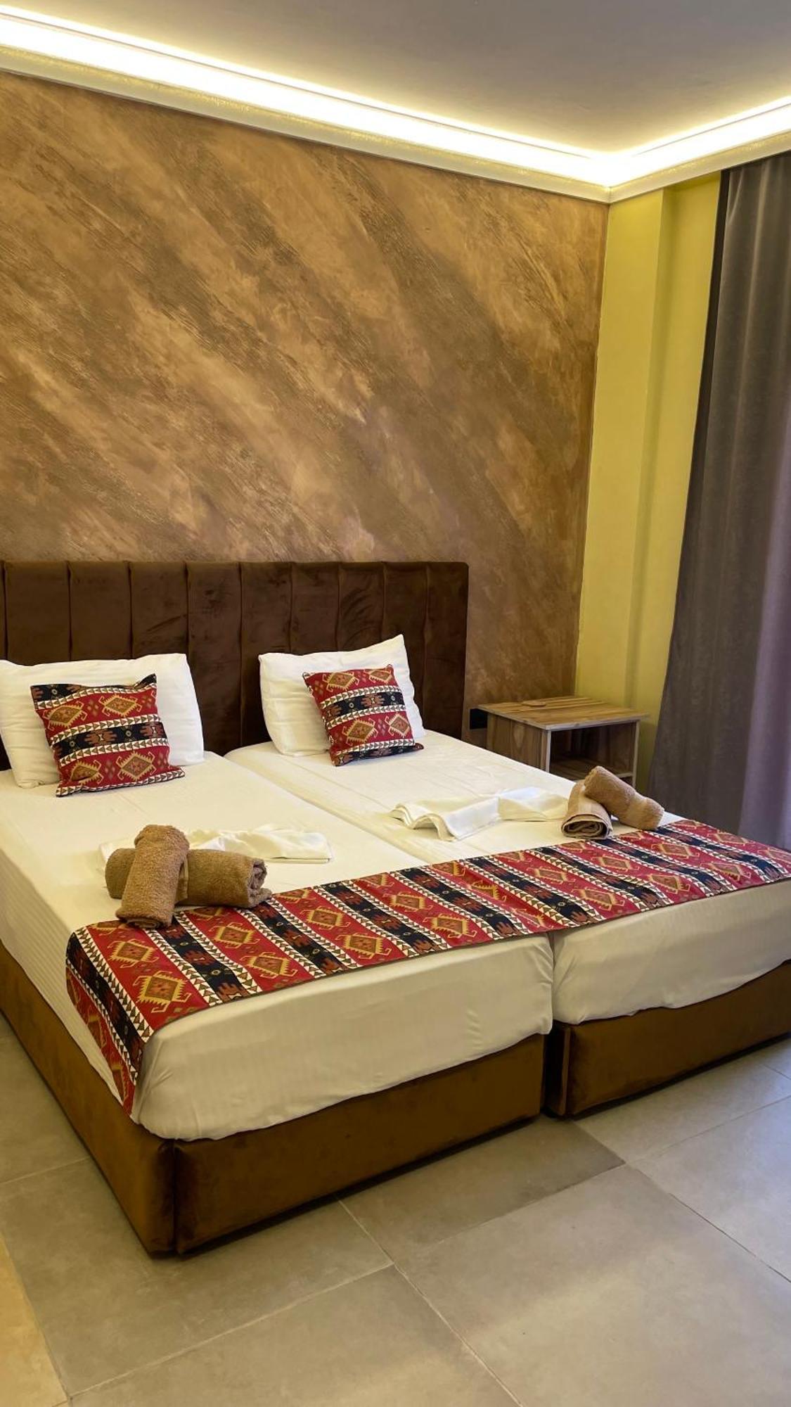 Te Bujtina Hotel- Cozy Stay With Traditional Breakfast Near Beach Golem  Exterior foto