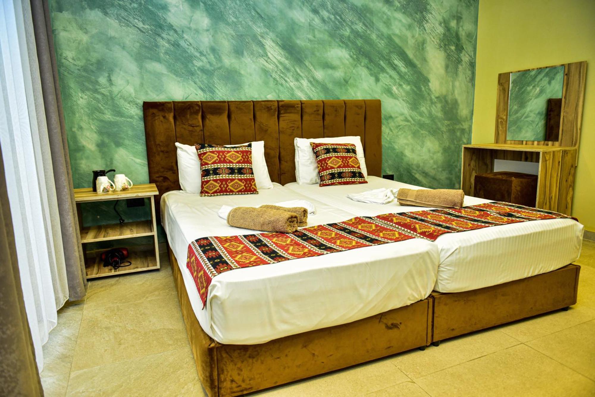 Te Bujtina Hotel- Cozy Stay With Traditional Breakfast Near Beach Golem  Exterior foto