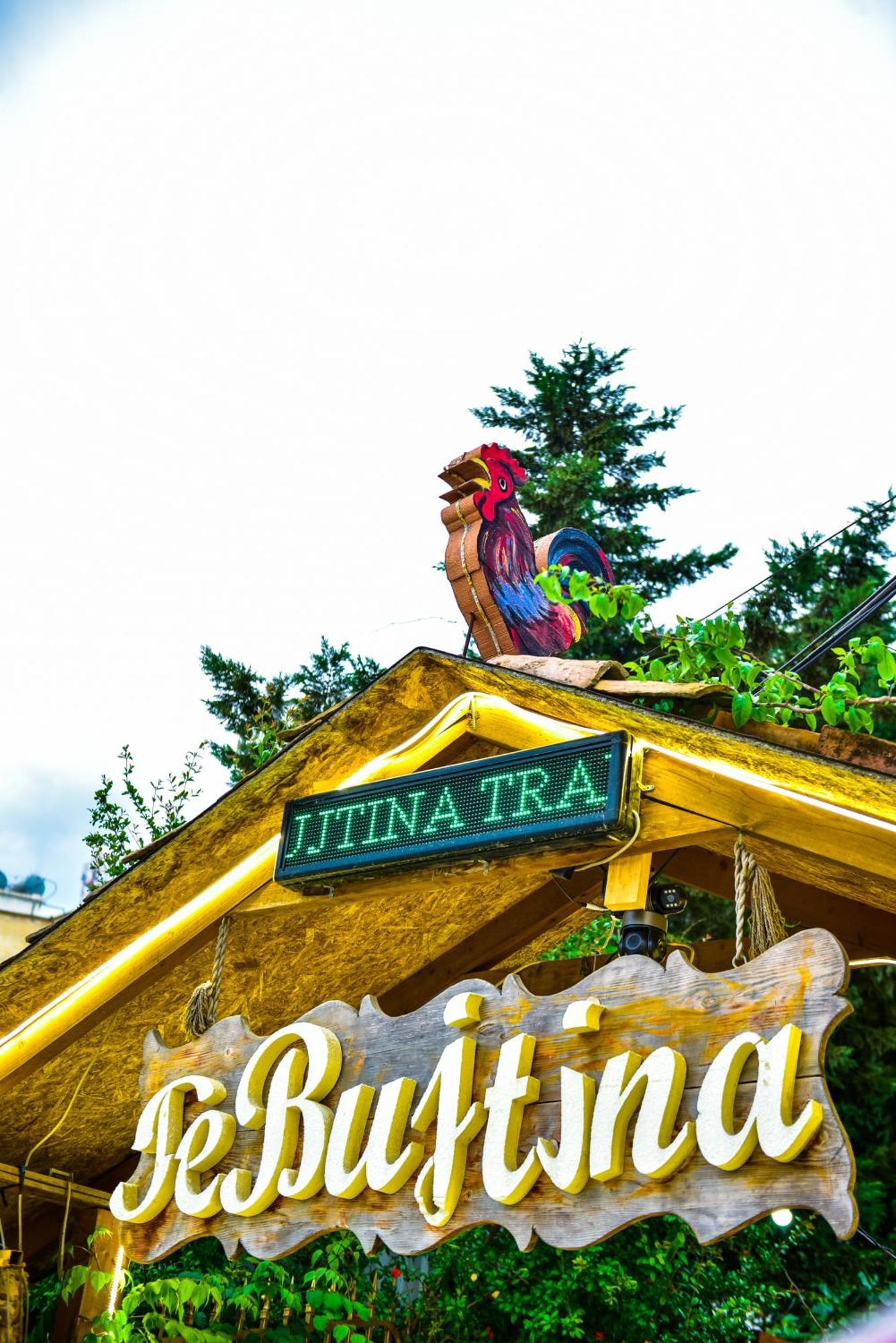 Te Bujtina Hotel- Cozy Stay With Traditional Breakfast Near Beach Golem  Exterior foto